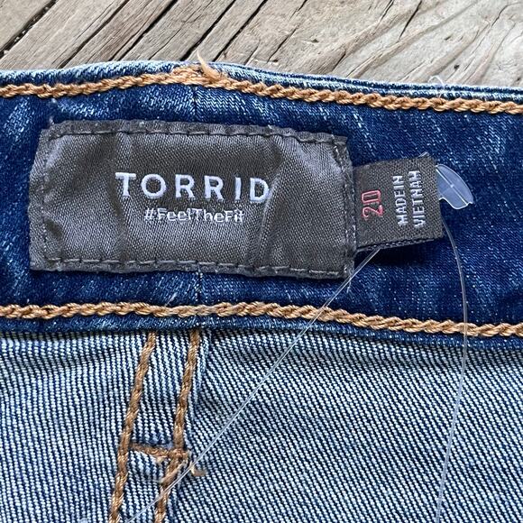 Torrid Women's Blue Denim Mini Skirt Size 20. NWOT - Picture 6 of 8